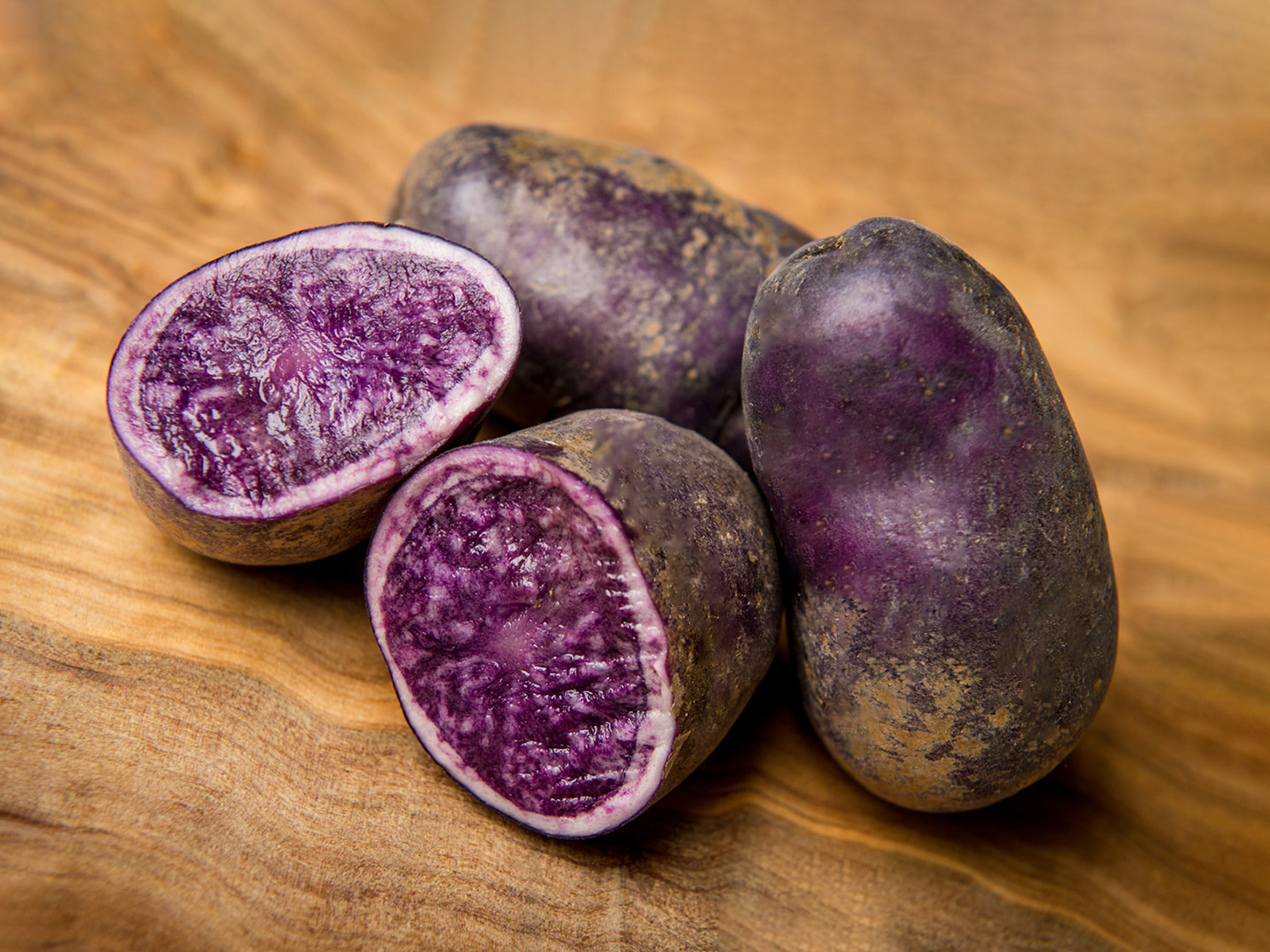 Potato-Vitelotte-Solanum_tuberosum